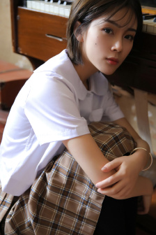 鞭子藤条打屁屁